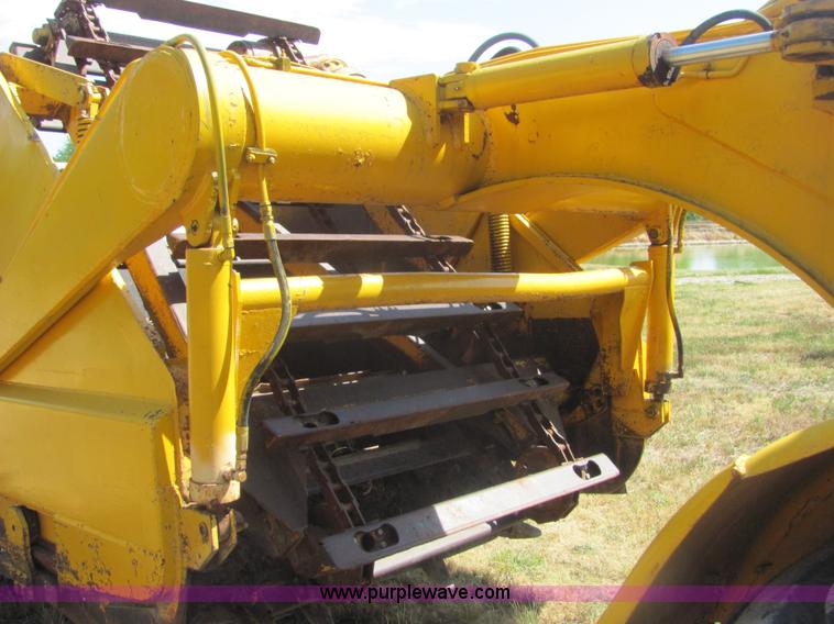 image for item A3666 International 412 scraper