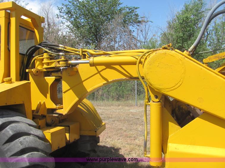 image for item A3666 International 412 scraper