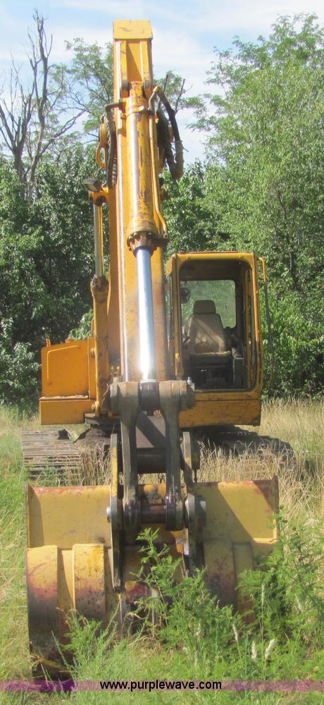 image for item A3667 1989 John Deere 690D-LC excavator