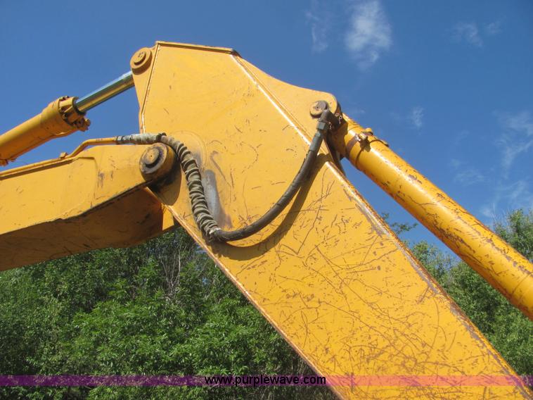 image for item A3667 1989 John Deere 690D-LC excavator