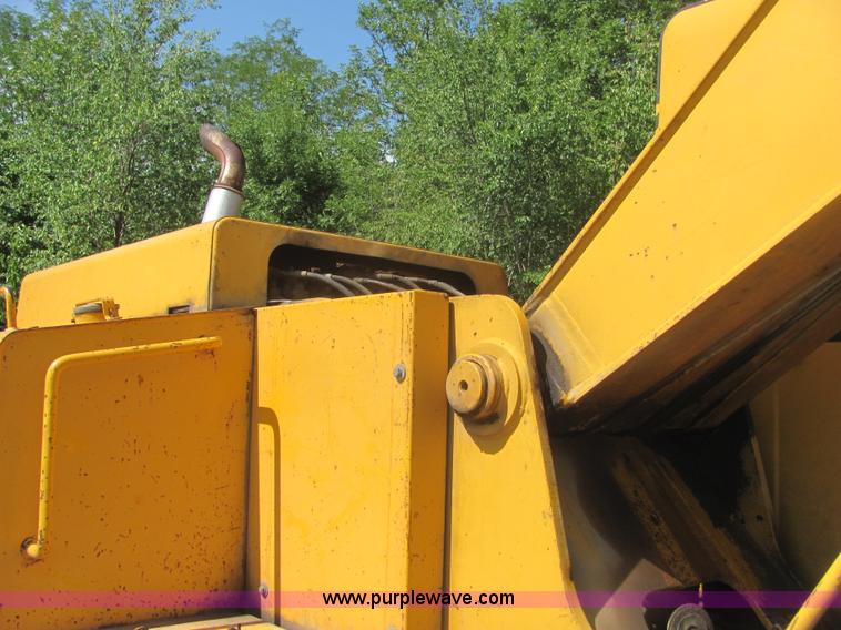 image for item A3667 1989 John Deere 690D-LC excavator