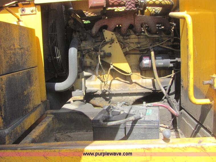 image for item A3667 1989 John Deere 690D-LC excavator