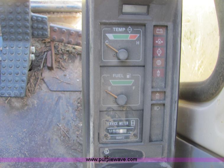 image for item A3667 1989 John Deere 690D-LC excavator