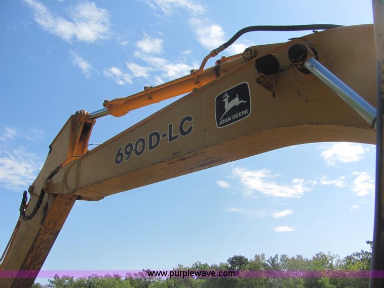 image for item A3667 1989 John Deere 690D-LC excavator