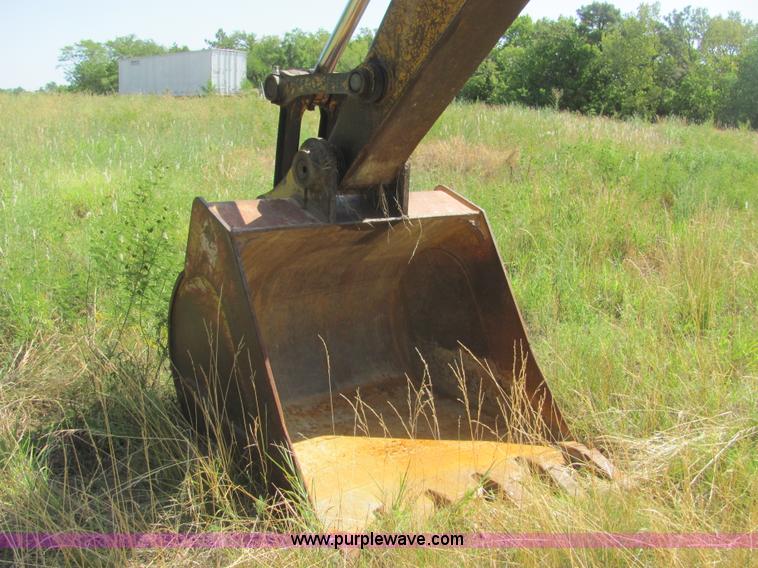 image for item A3667 1989 John Deere 690D-LC excavator