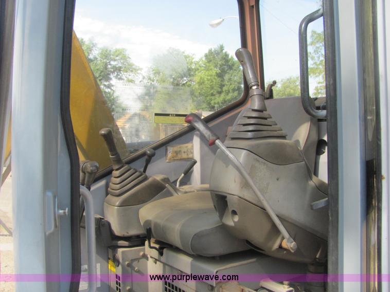 image for item A3669 1995 Hitachi EX75 excavator