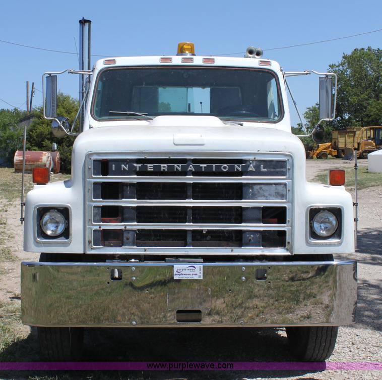 image for item A3682 1981 International F2574 semi truck