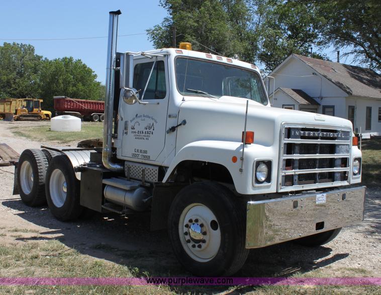 image for item A3682 1981 International F2574 semi truck