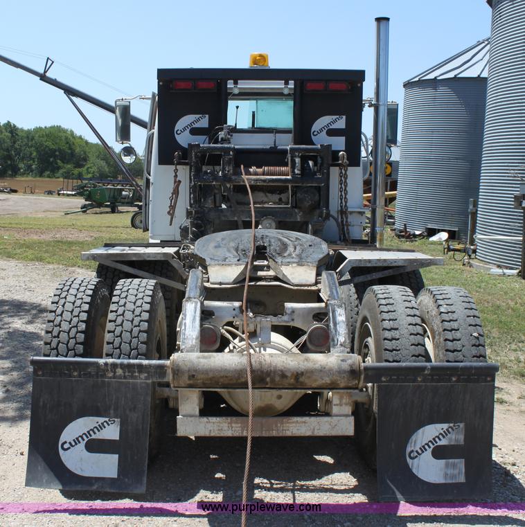 image for item A3682 1981 International F2574 semi truck