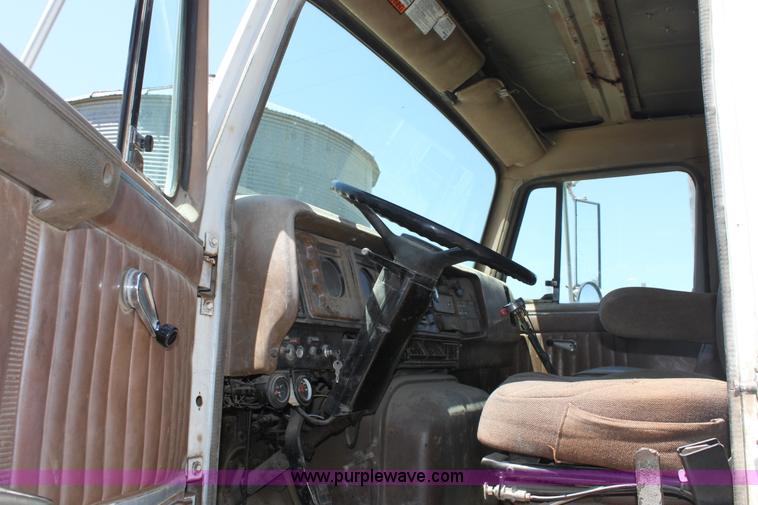 image for item A3682 1981 International F2574 semi truck