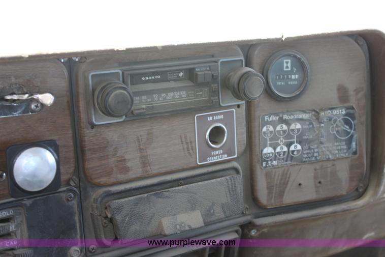 image for item A3682 1981 International F2574 semi truck