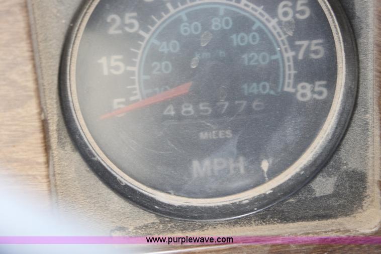 image for item A3682 1981 International F2574 semi truck