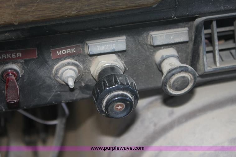 image for item A3682 1981 International F2574 semi truck