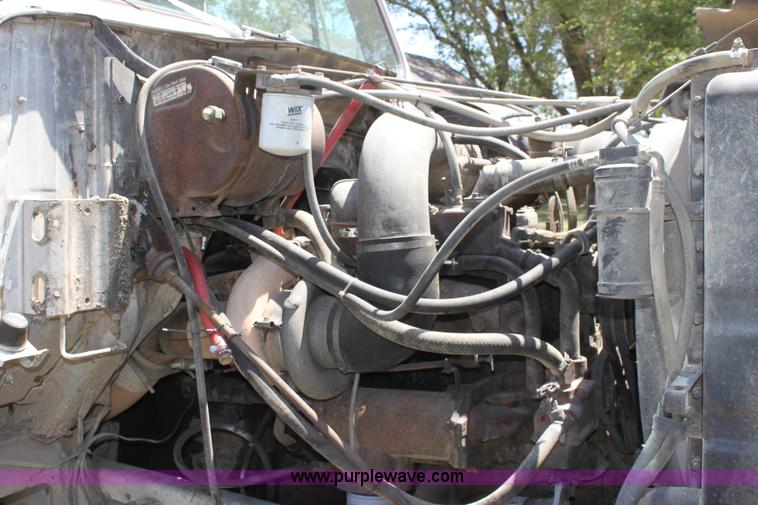 image for item A3682 1981 International F2574 semi truck