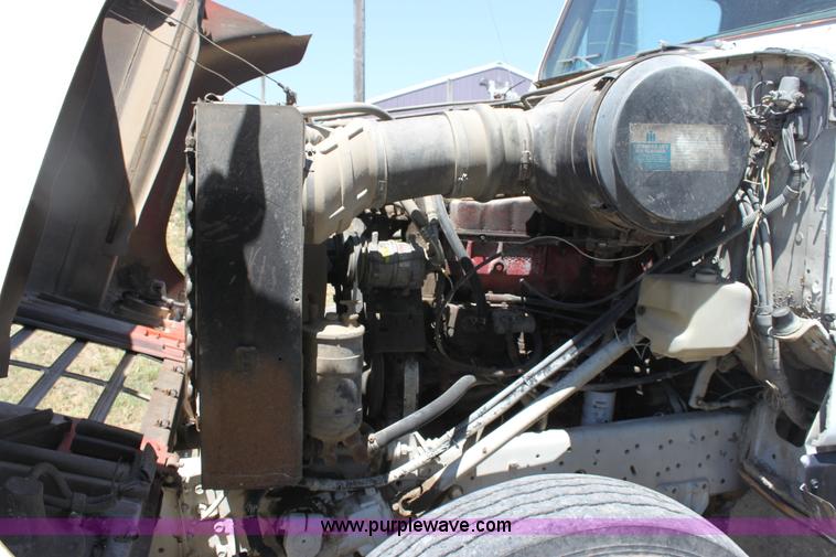 image for item A3682 1981 International F2574 semi truck