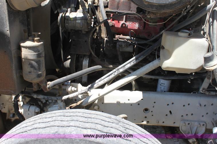 image for item A3682 1981 International F2574 semi truck