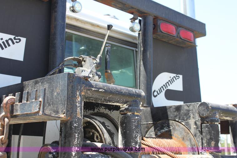 image for item A3682 1981 International F2574 semi truck