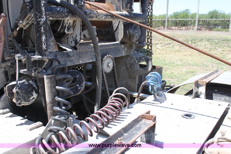 image for item A3682 1981 International F2574 semi truck