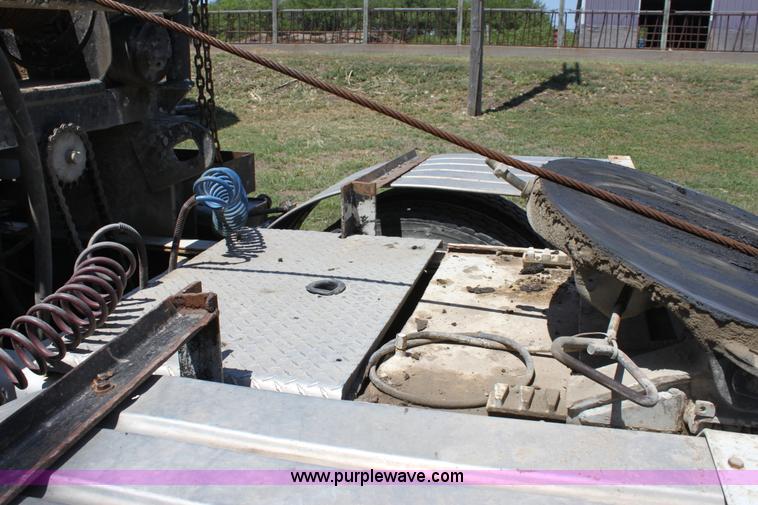 image for item A3682 1981 International F2574 semi truck