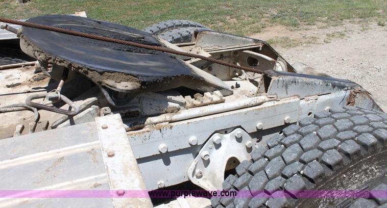 image for item A3682 1981 International F2574 semi truck