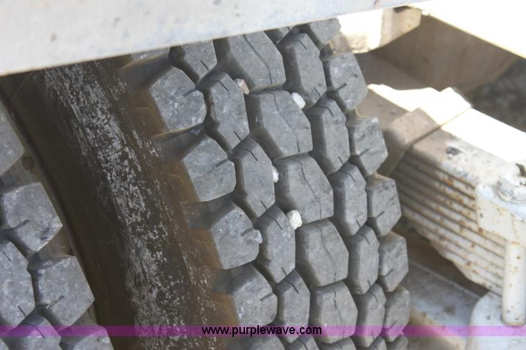 image for item A3682 1981 International F2574 semi truck