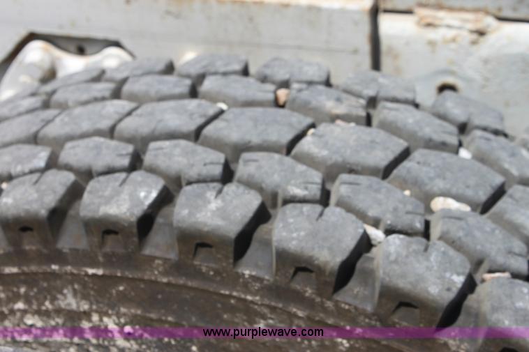 image for item A3682 1981 International F2574 semi truck