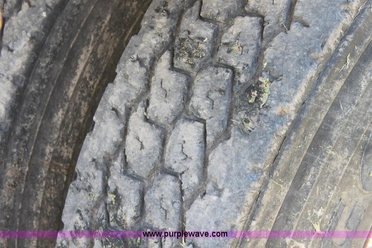 image for item A3682 1981 International F2574 semi truck