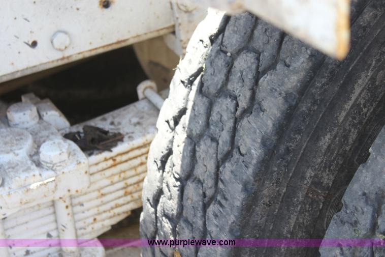 image for item A3682 1981 International F2574 semi truck