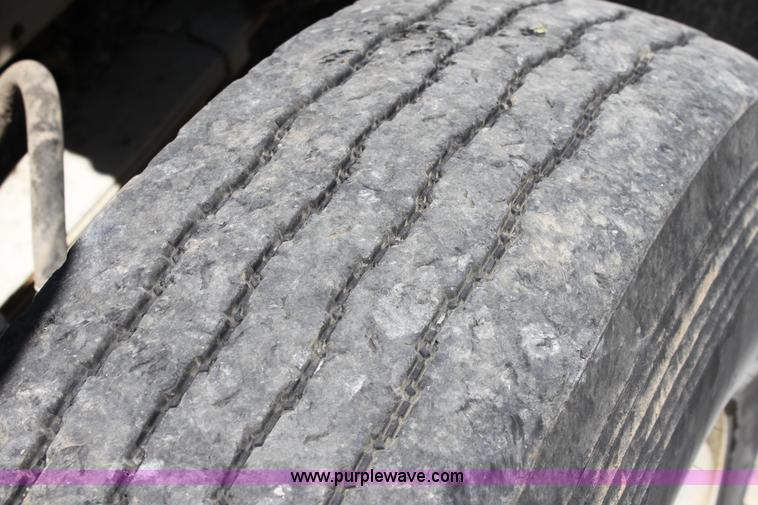 image for item A3682 1981 International F2574 semi truck