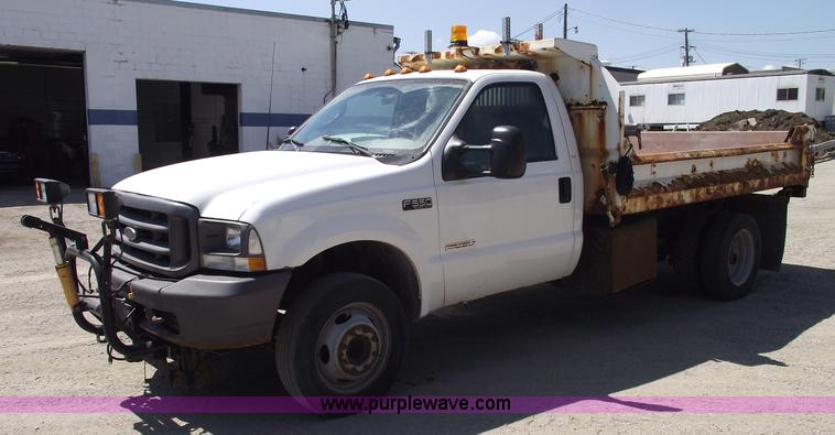 image for item A4132 2003 Ford F550 XL Super Duty pickup truck with dump bed