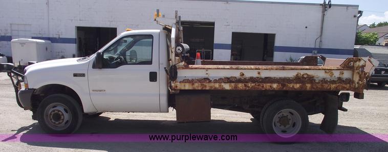 image for item A4132 2003 Ford F550 XL Super Duty pickup truck with dump bed