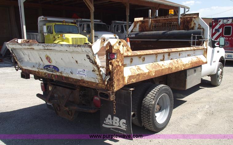 image for item A4132 2003 Ford F550 XL Super Duty pickup truck with dump bed