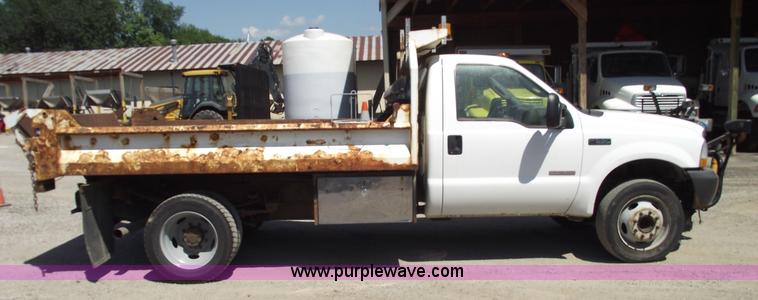 image for item A4132 2003 Ford F550 XL Super Duty pickup truck with dump bed