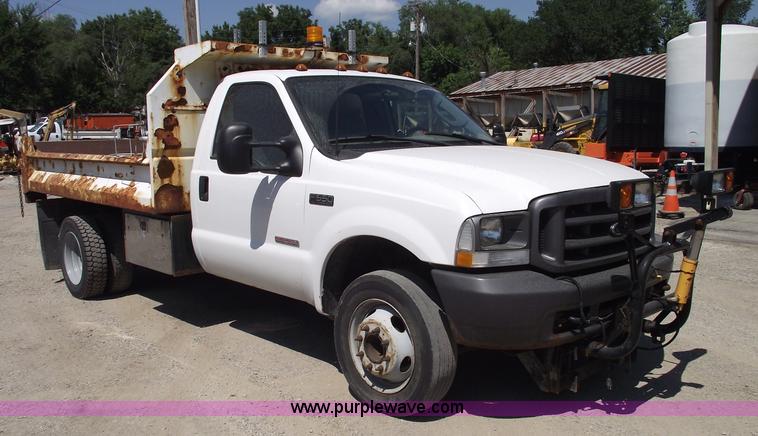 image for item A4132 2003 Ford F550 XL Super Duty pickup truck with dump bed