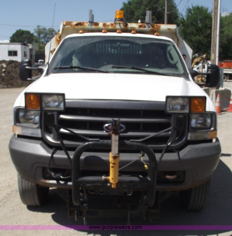 image for item A4132 2003 Ford F550 XL Super Duty pickup truck with dump bed