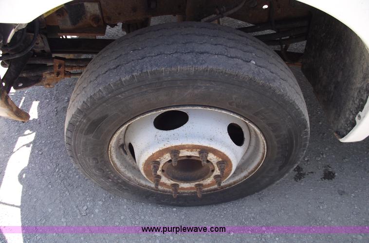 image for item A4132 2003 Ford F550 XL Super Duty pickup truck with dump bed