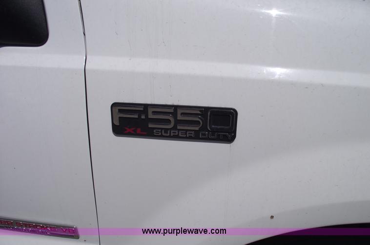 image for item A4132 2003 Ford F550 XL Super Duty pickup truck with dump bed