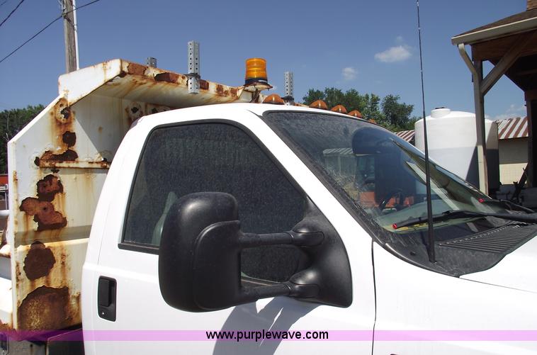 image for item A4132 2003 Ford F550 XL Super Duty pickup truck with dump bed