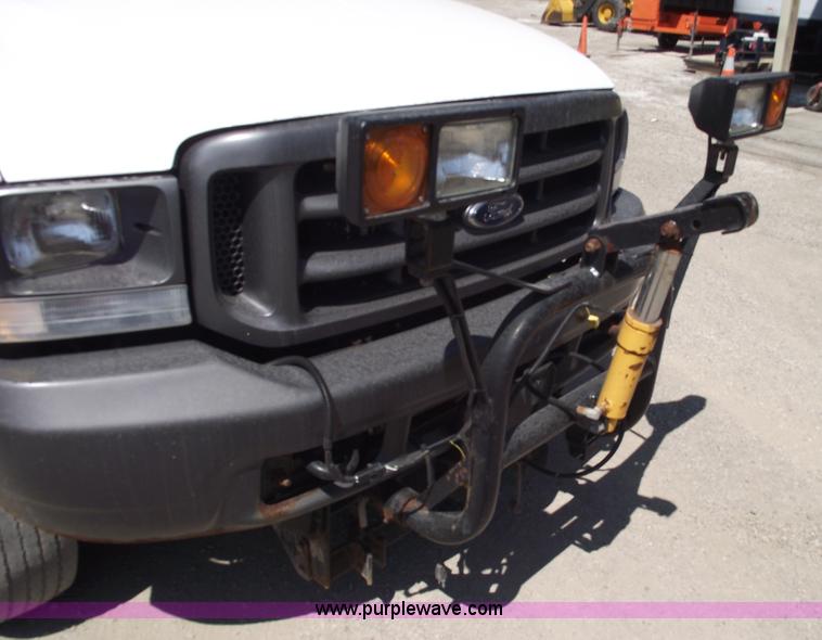 image for item A4132 2003 Ford F550 XL Super Duty pickup truck with dump bed