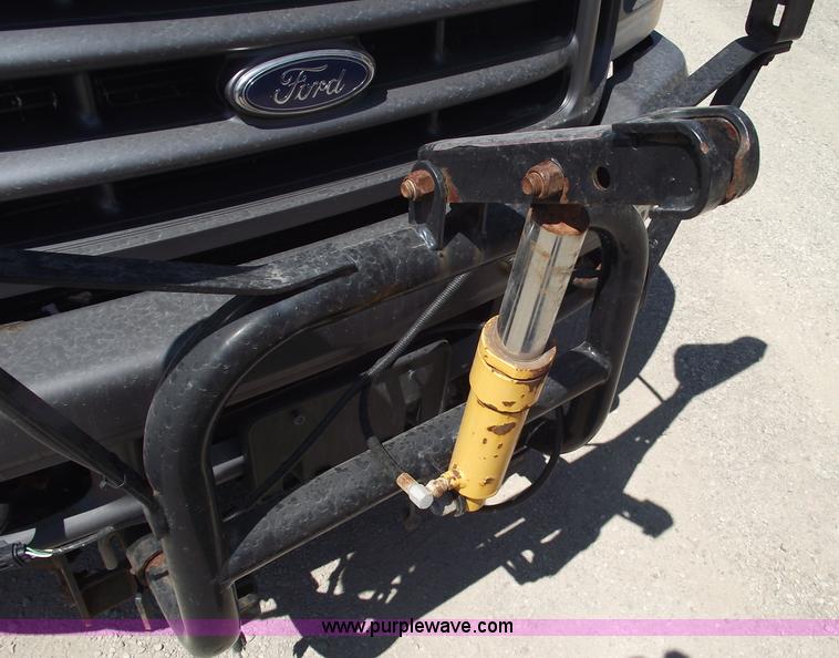 image for item A4132 2003 Ford F550 XL Super Duty pickup truck with dump bed