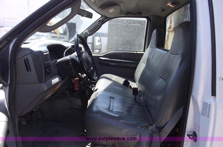 image for item A4132 2003 Ford F550 XL Super Duty pickup truck with dump bed