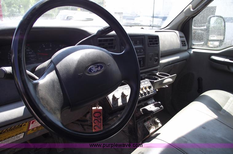 image for item A4132 2003 Ford F550 XL Super Duty pickup truck with dump bed