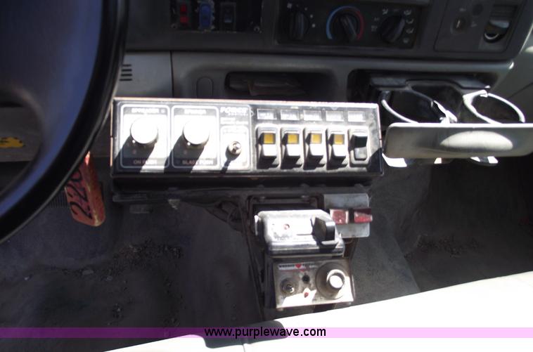 image for item A4132 2003 Ford F550 XL Super Duty pickup truck with dump bed