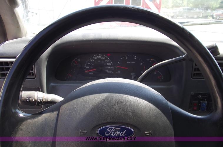 image for item A4132 2003 Ford F550 XL Super Duty pickup truck with dump bed