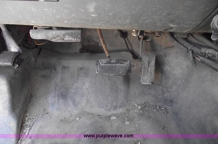 image for item A4132 2003 Ford F550 XL Super Duty pickup truck with dump bed