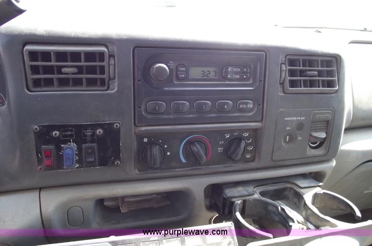 image for item A4132 2003 Ford F550 XL Super Duty pickup truck with dump bed