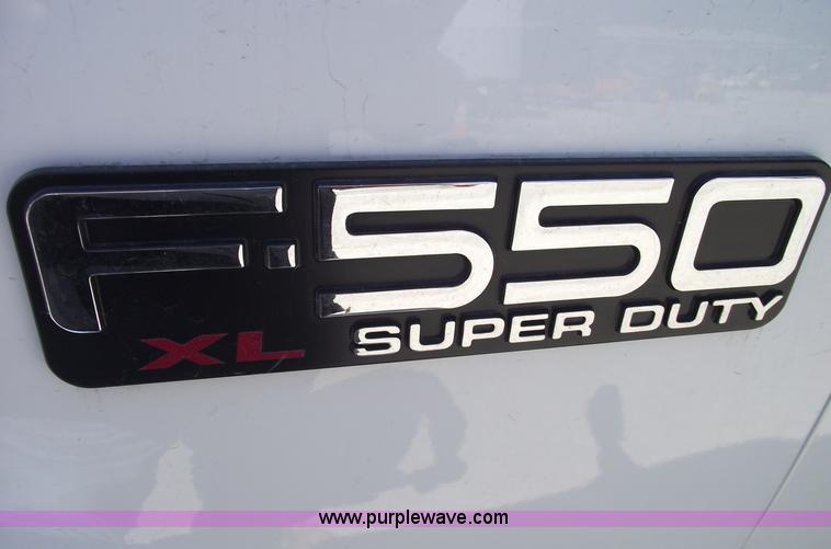 image for item A4132 2003 Ford F550 XL Super Duty pickup truck with dump bed