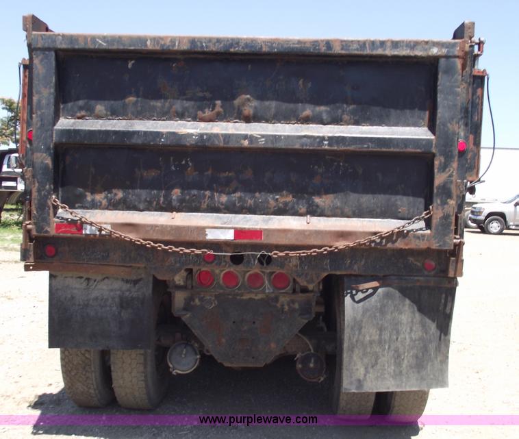 image for item A4138 1973 Ford L9000 dump truck
