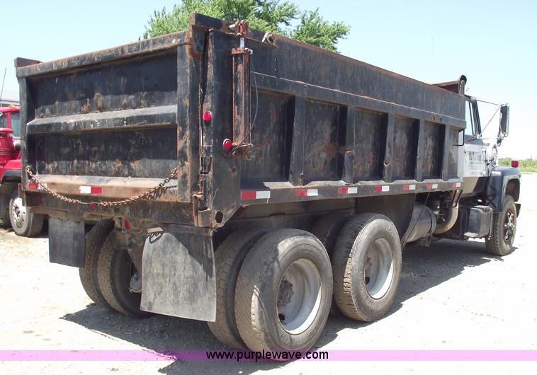image for item A4138 1973 Ford L9000 dump truck