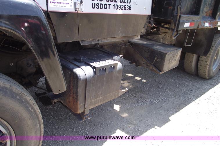 image for item A4138 1973 Ford L9000 dump truck